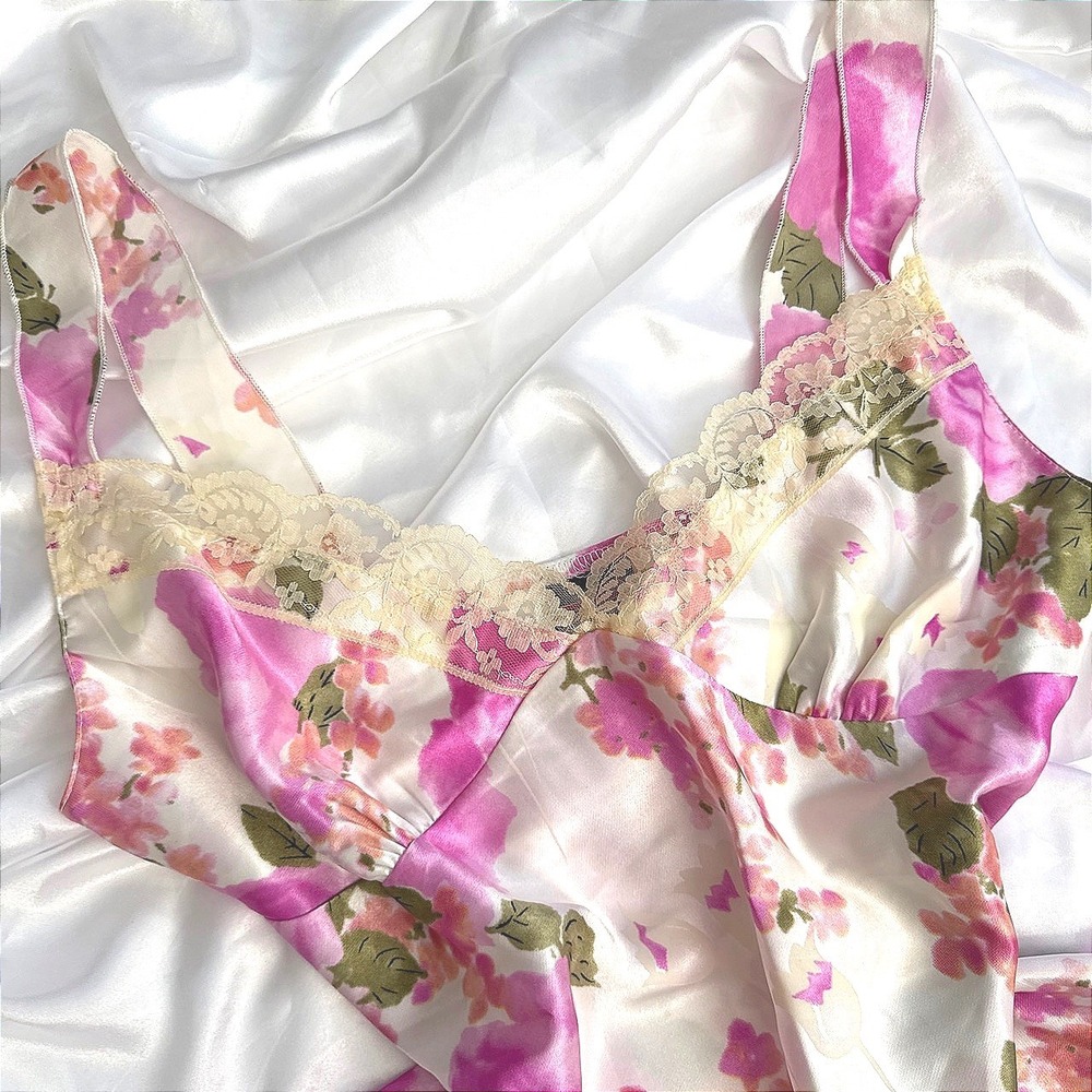 TG USA Floral Satin Camisole Top Purple Pink Lace Trim Vintage Style Large 7350